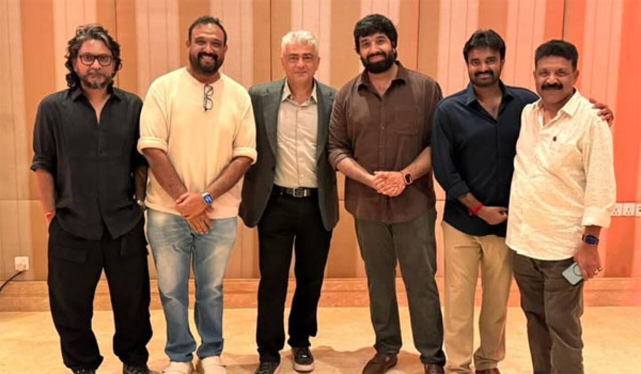 அஜித் குமாரை சந்தித்து புகைப்படம் எடுத்துக் கொண்ட 4 இயக்குனர்கள்!