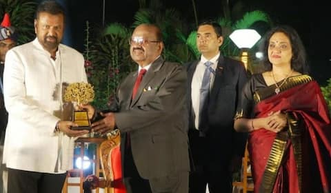 மோகன் பாபுவுக்கு கவர்னரின் சிறப்பு விருது கொடுத்து கவுரவித்த மேற்கு வங்க அரசு
