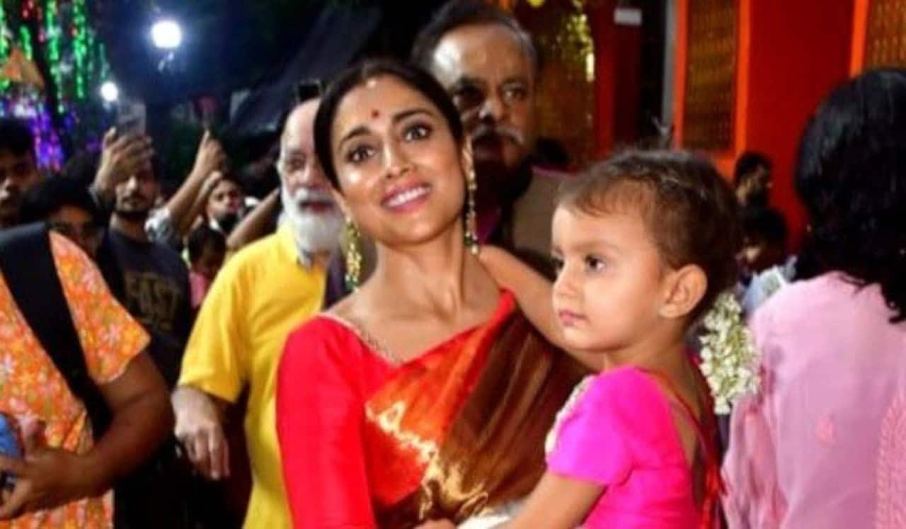 மகளின் பள்ளி விழாவில் பங்கேற்க மேக்கப்பை கலைக்காமல் படப்பிடிப்பிலிருந்து ஓடி வந்த ஸ்ரேயா