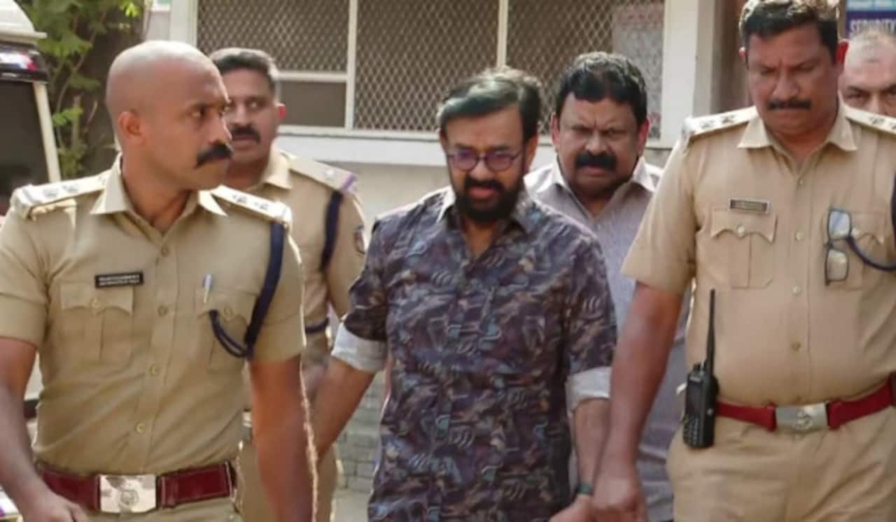 கார் விபத்தில் இளைஞர்கள் காயம் : நிற்காமல் சென்ற மலையாள நடிகர் கைதாகி ஜாமீனில் விடுதலை