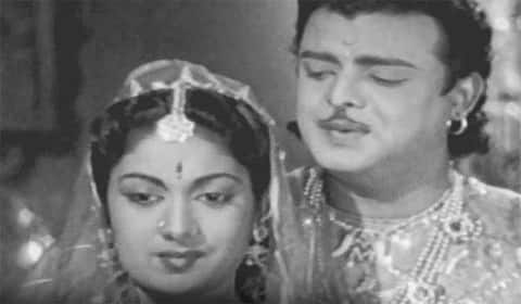 பிளாஷ்பேக்: நீதிமன்றத்தில் எதிரிகள், படப்பிடிப்பில் நண்பர்கள்