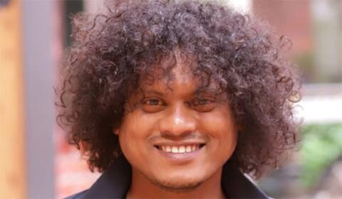 பாடகர் ஆன புகழ் : பிளாஷ்பேக் சொல்லி பீலிங்