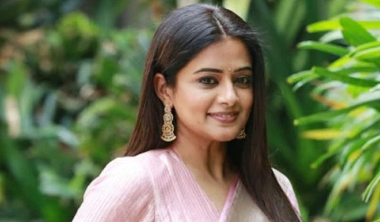 டூரிஸ்ட் பேமிலி பாணி கதையில் ஹிந்தியில் நடிக்கும் பிரியாமணி