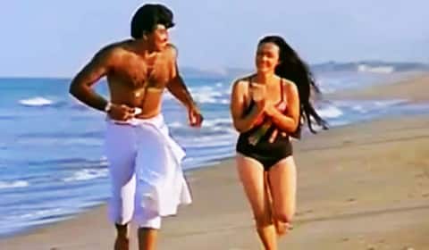 பிளாஷ்பேக் : நீச்சல் உடையில் பரபரப்பு கிளப்பிய அமலா