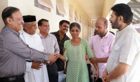 நிலச்சரிவில் கால் இழந்த பெண்ணுக்கு செயற்கைக்கால் மற்றும் சொந்த வீடு ; மம்முட்டி உதவி