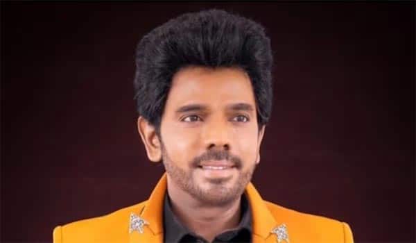 மூன்று வேடங்களில் லெஜண்ட் சரவணன்!