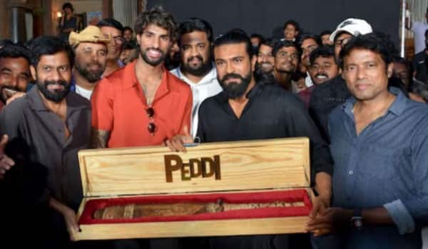 ராம்சரணிடம் கிரிக்கெட் பேட்டில் ஆட்டோகிராப் வாங்கிய திலக் வர்மா