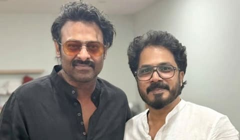 உங்கள் படங்களில் இன்டர்நேஷனல் டச் இருக்கிறது : மலையாள இயக்குனரை பாராட்டிய பிரபாஸ்
