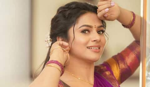ஆடுகளத்திலிருந்து வெளியேறுகிறார் டெல்னா டேவிஸ்