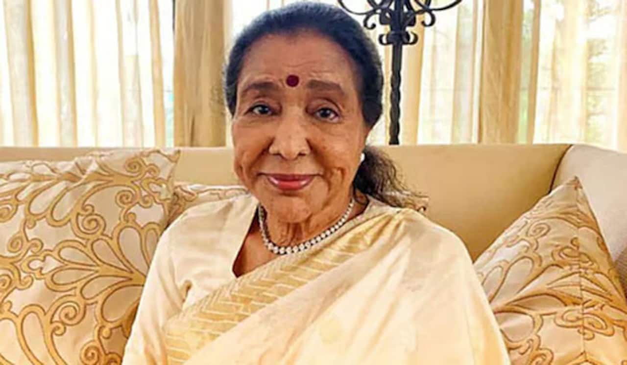 பிரபல திரைப்பட பாடகி ஆஷா போஸ்லே காலமானார்