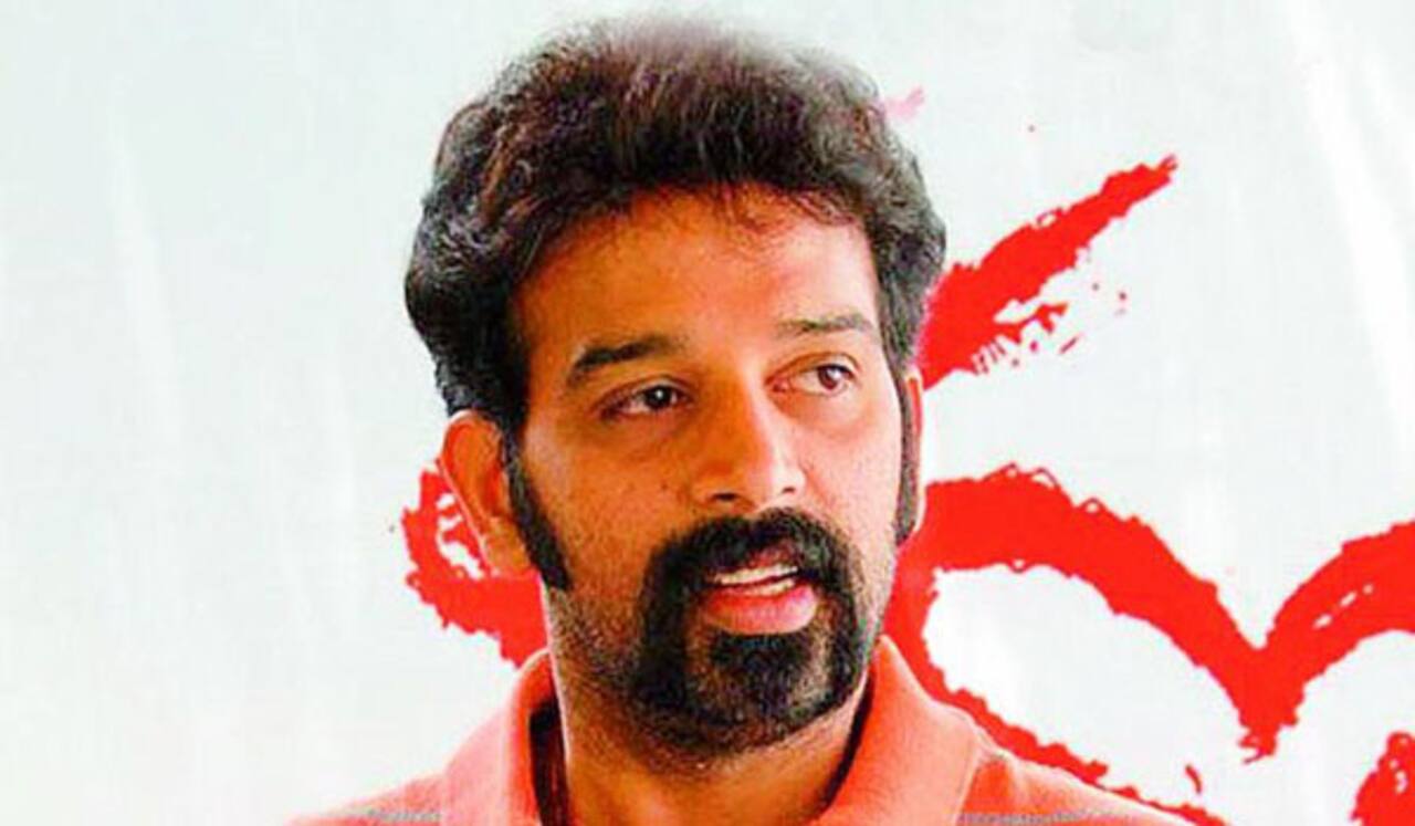 ஹீரோ, வில்லன்:  இரண்டு வேடங்களில் நடிக்கும் ஜே.டி சக்கரவர்த்தி