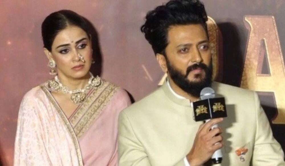கணவர் பேசப்பேச மேடையிலேயே கண்கலங்கிய ஜெனிலியா