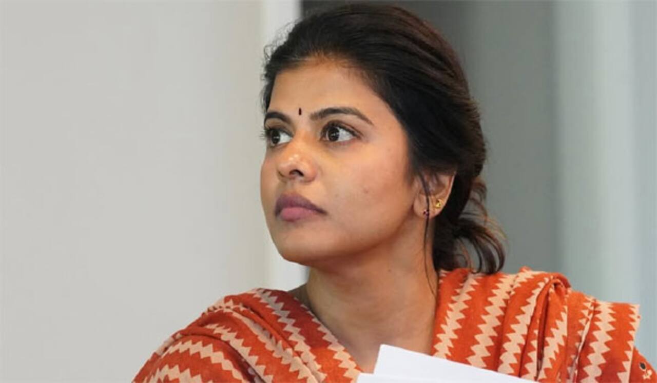 பாடகி ஸ்வாகதாவிற்கு பாலியல் தொல்லை: யார் அந்த இசையமைப்பாளர்?