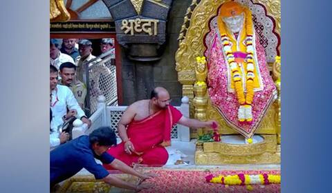திருச்செந்தூரை தொடர்ந்து ஷீரடியில் விஜய் வழிபாடு