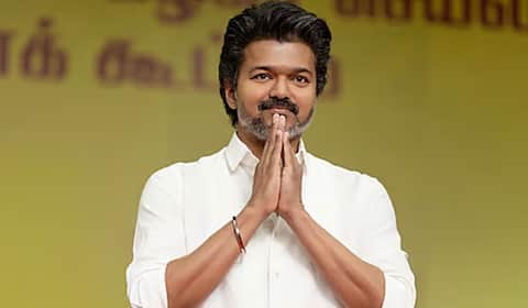 மே 7ல் முதல்வராக பதவியேற்கிறார் விஜய்: மனைவி, குழந்தைகள் ஆப்சென்ட்