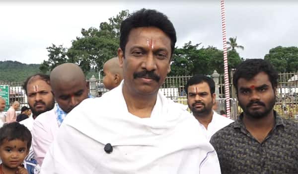 திருப்பதி கோயிலில் சமுத்திரக்கனி வழிபாடு : விஜய்க்கு வாழ்த்து
