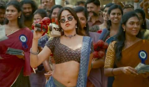 பெத்தி படத்திலும் கவர்ச்சி கதாபாத்திரத்தில் ஜான்வி கபூர்