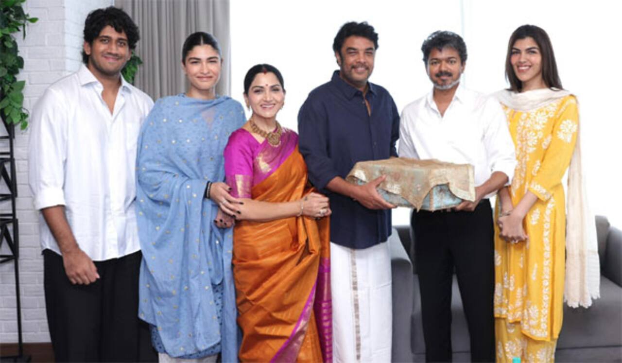 மகளுக்கு திருமணம் : முதல்வர் விஜய்க்கு அழைப்பிதழ் வழங்கிய குஷ்பு குடும்பத்தினர்