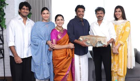 மகளுக்கு திருமணம் : முதல்வர் விஜய்க்கு அழைப்பிதழ் வழங்கிய குஷ்பு குடும்பத்தினர்
