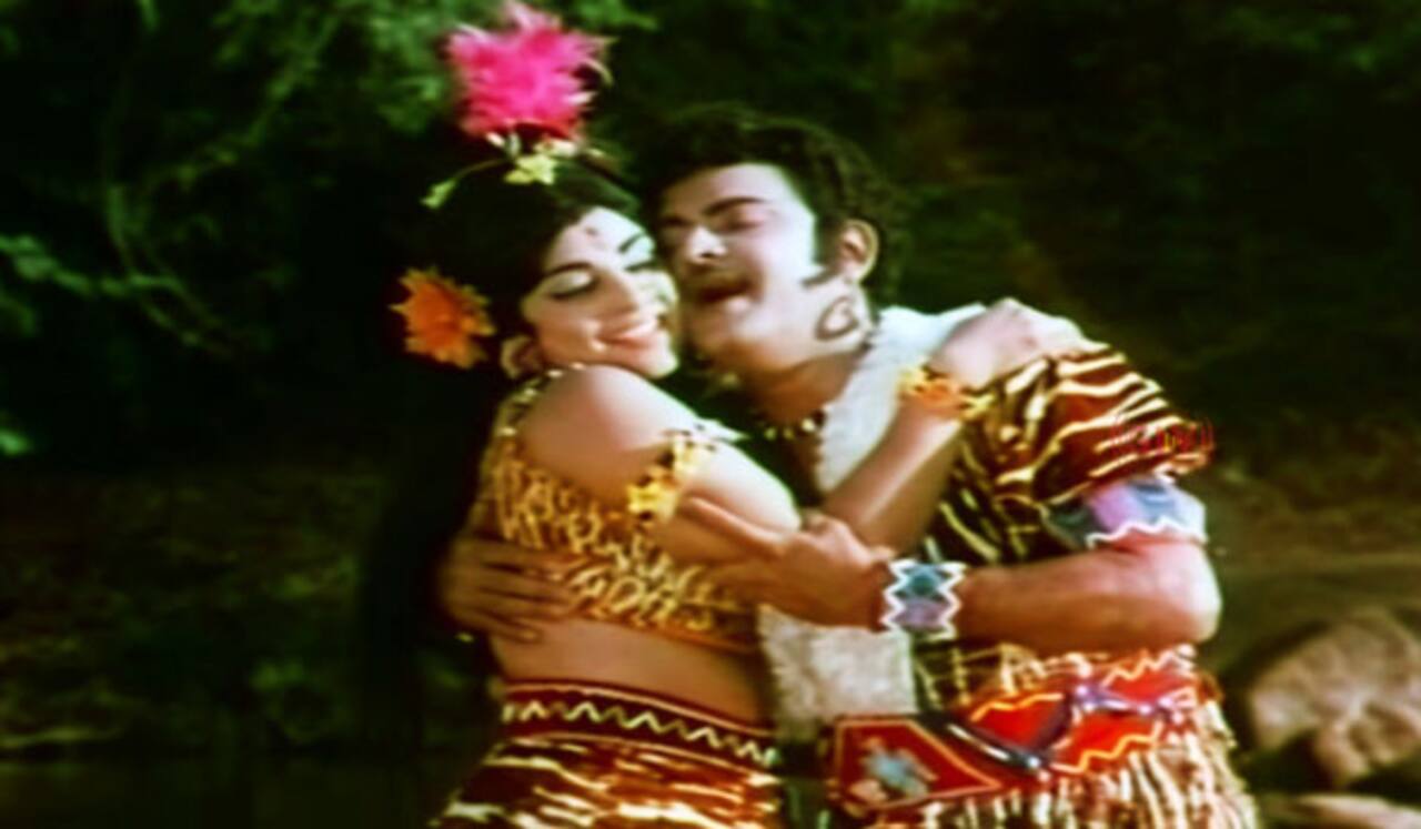 பிளாஷ்பேக்: முதல் பாகம் மலையாளத்தில், 2ம் பாகம் தமிழில்