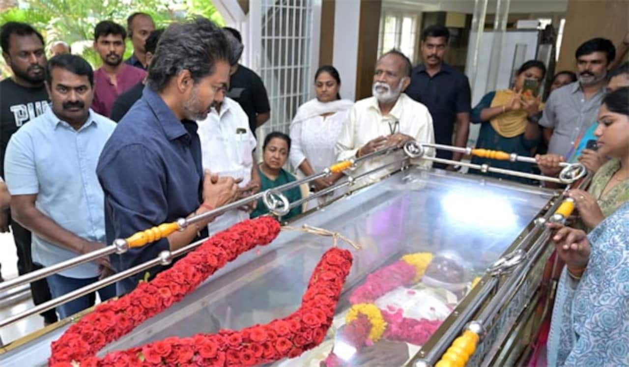 பாரதிராஜா மறைவு; முதல்வர், திரையுலகினர் அஞ்சலி