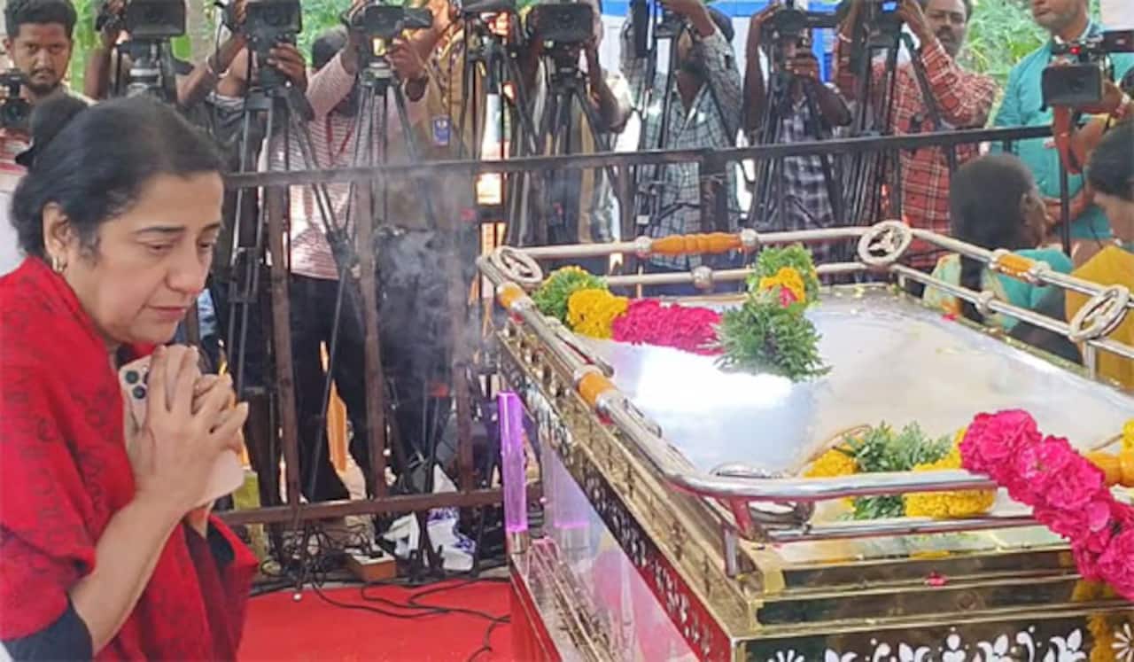 தேனியில் பாரதிராஜா உடலுக்கு அஞ்சலி செலுத்திய திரையுலகினர்