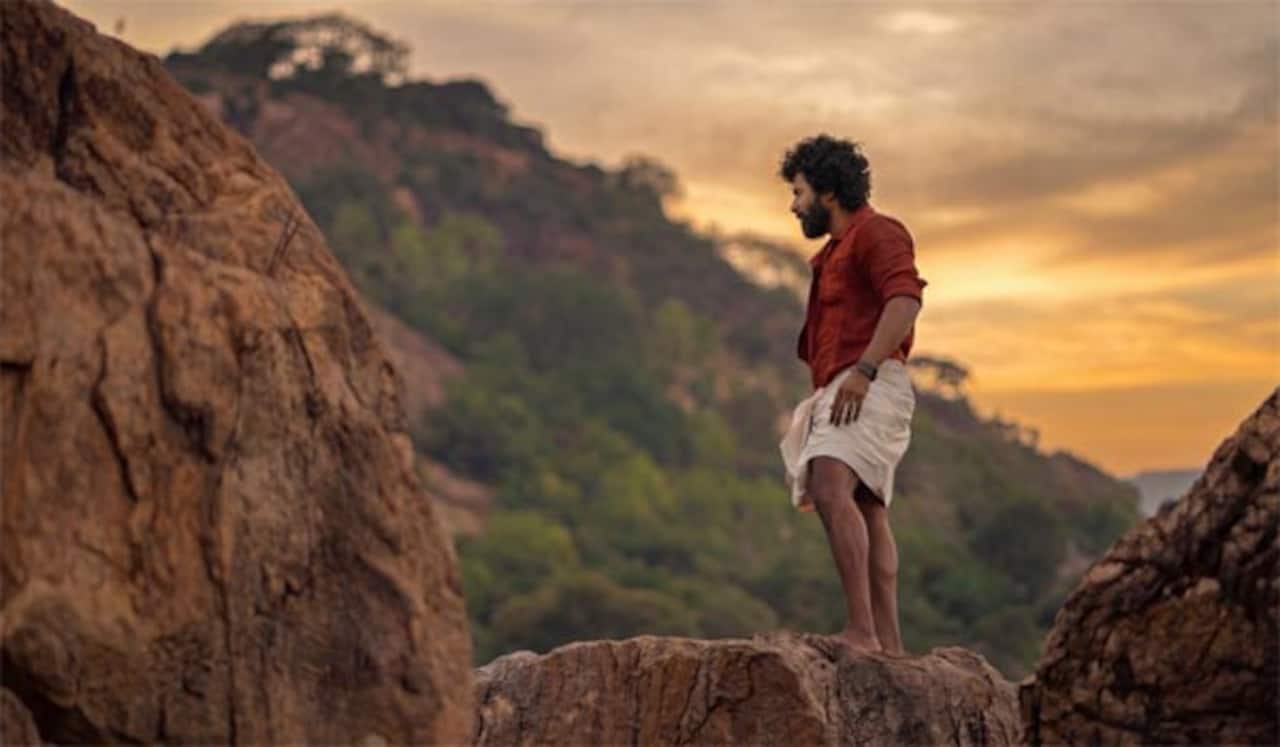 சேயோன் கிராமத்து கெட்டப் புகைப்படத்தை வெளியிட்ட சிவகார்த்திகேயன்!