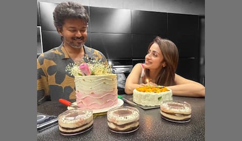 முதல்வர் விஜய் பிறந்தநாள், அவருடன் கேக் வெட்டி கொண்டாடிய திரிஷா