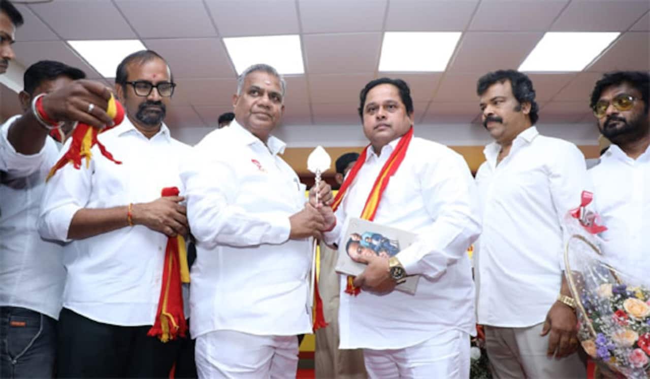 த.வெ.க.,வில் இணைந்த பிரபல நடிகர்கள்