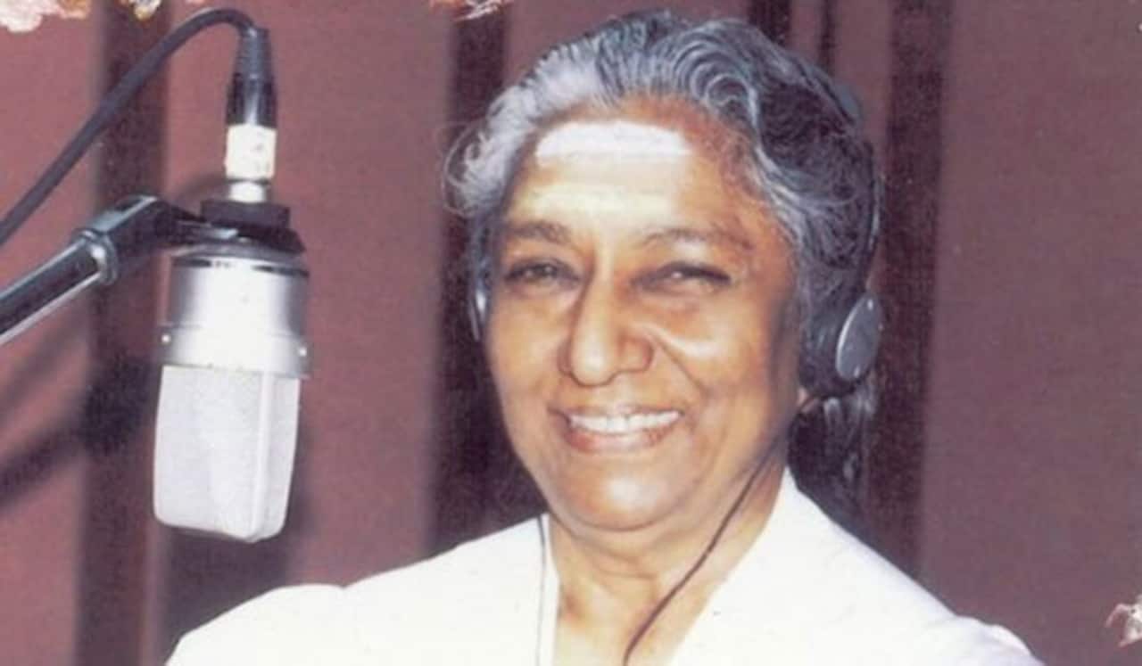 பிரபல பின்னணி பாடகி எஸ் ஜானகி காலமானார்