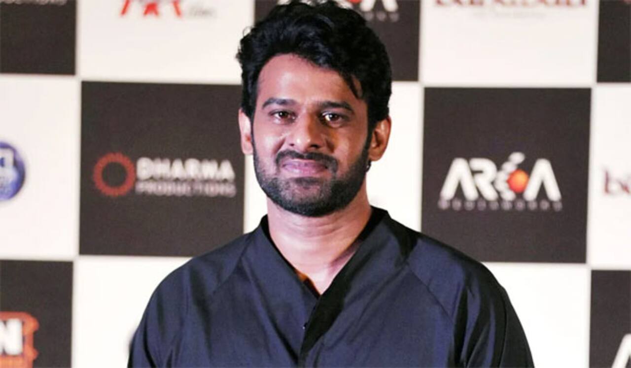 வருங்கால மனைவிக்காக 300 கோடியில் சொகுசு பங்களா கட்டுகிறாரா பிரபாஸ்?