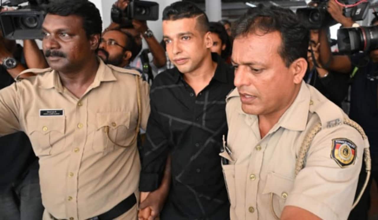 நடிகை கடத்தல் வழக்கு: முதன்மை குற்றவாளியின் தண்டனை நிறுத்தி வைக்க கோரிய மனு தள்ளுபடி