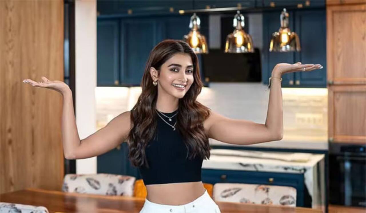 மும்பை பாந்த்ராவில் பூஜா ஹெக்டே கட்டிய பிரமாண்ட வீடு!