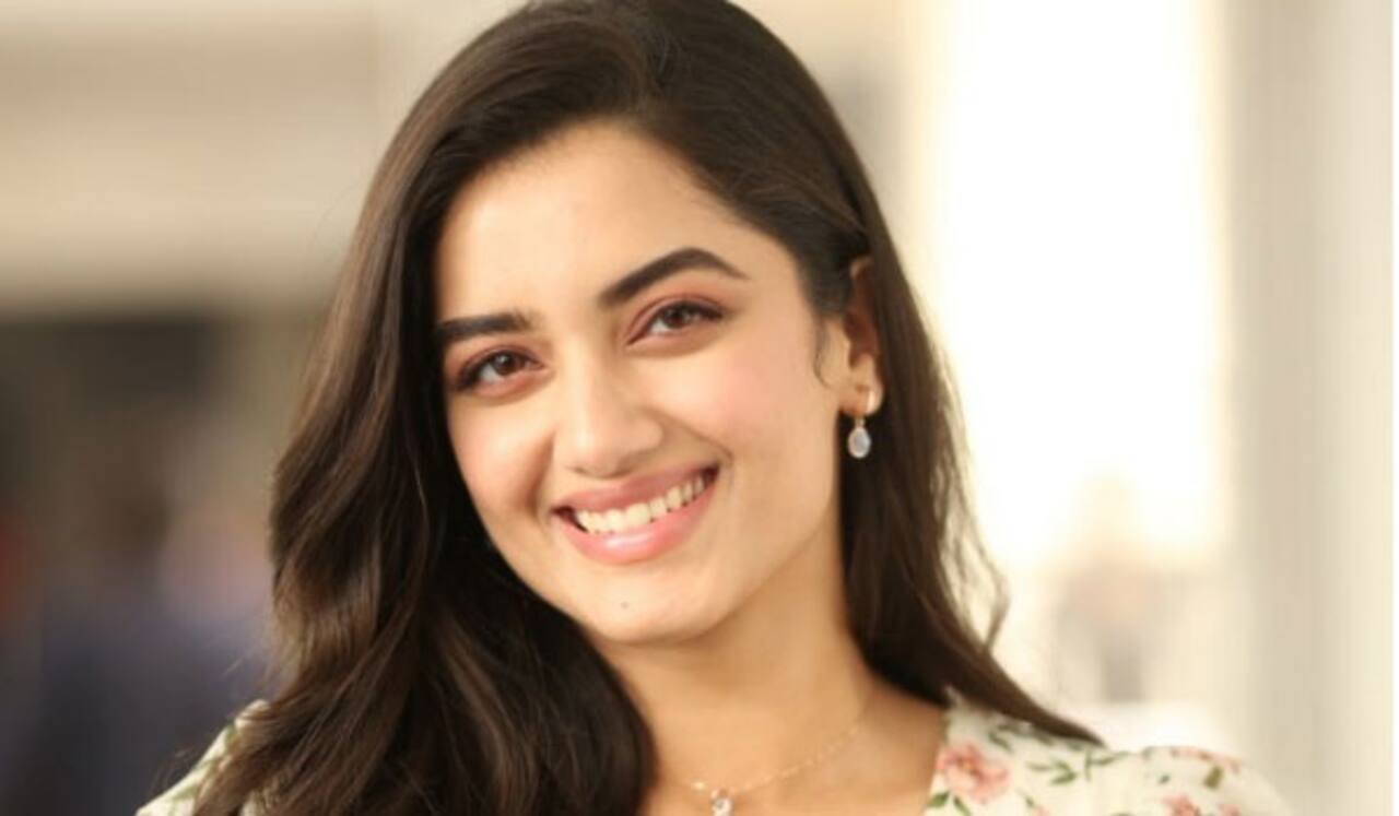 என் அம்மாவே என்னை பிளாக் செய்தார் : பாக்யஸ்ரீ போர்ஸ்