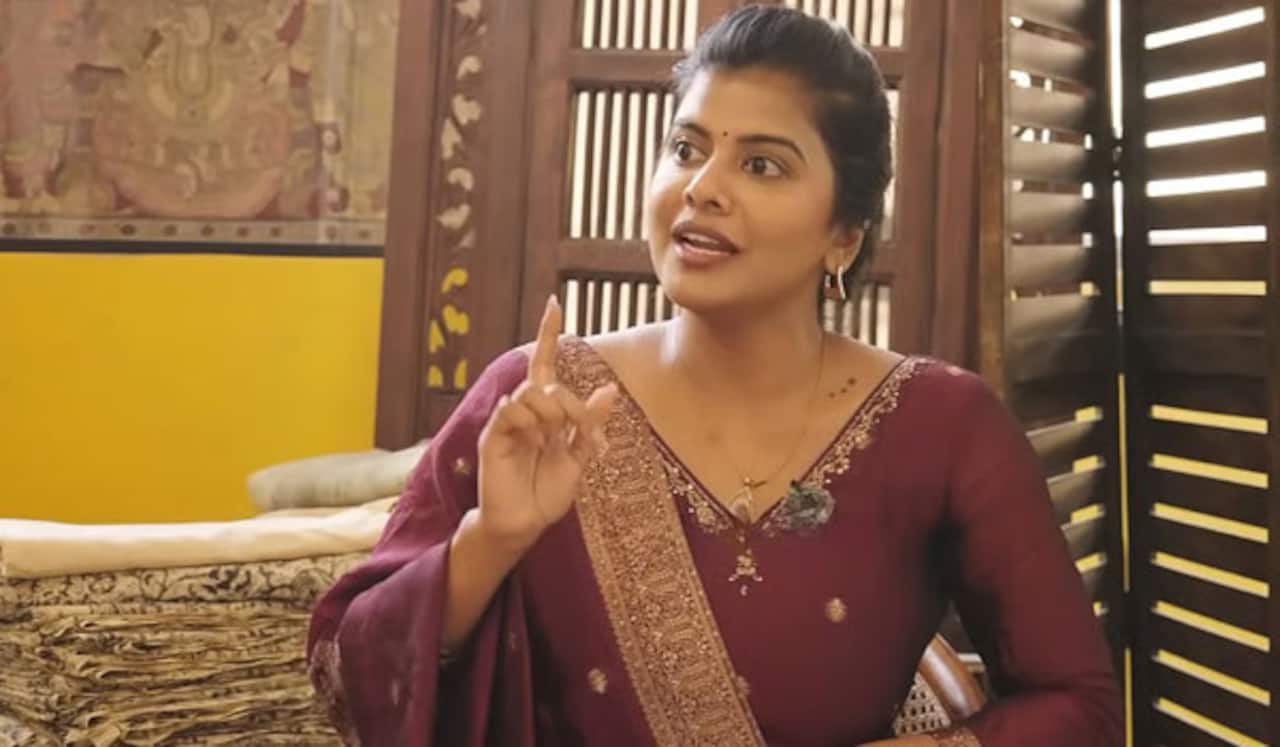 இசை அமைப்பாளர் மீது பாடகி ஸ்வாகதா மீண்டும் தாக்கு