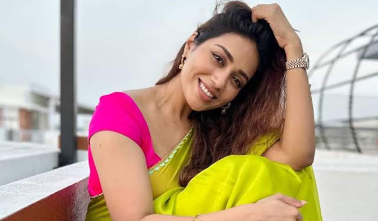 யாருக்கான பதிவு... நிவேதா பெத்துராஜின் திருக்குறள் வைரல்!