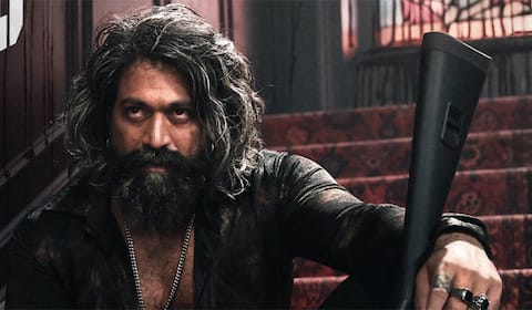 முழுவதும் நெகட்டிவ் விமர்சனங்கள் : வெற்றி பெறுமா டாக்சிக் ?