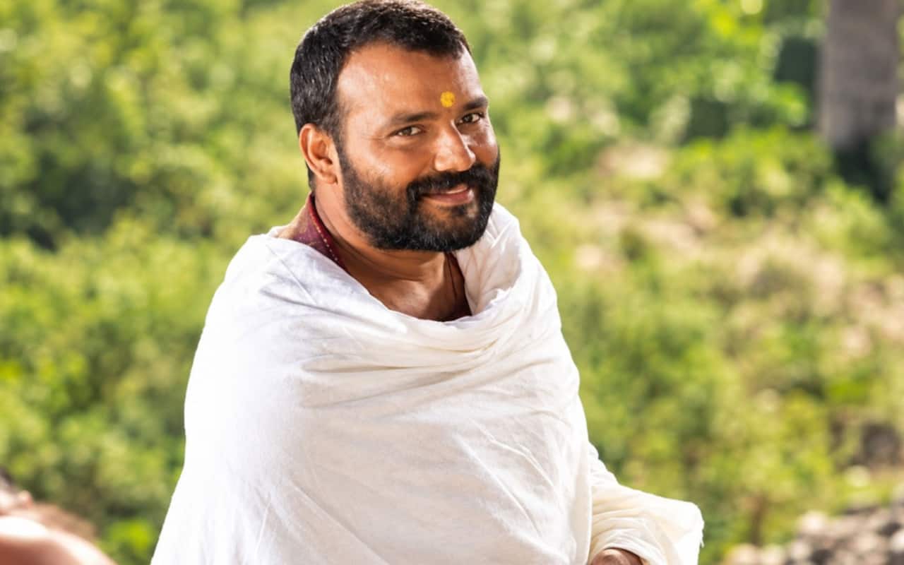 உதவி இயக்குனராக இருந்தவர் ‛ஹனுமான் அன்ஷ் படத்தின் ஹீரோவாக மாறியது எப்படி?