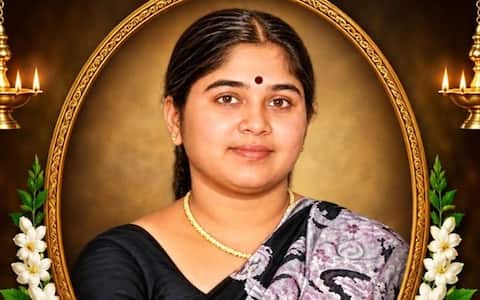 நடிகர் சிவாஜியின் மூத்த மகள் சாந்தி காலமானார்