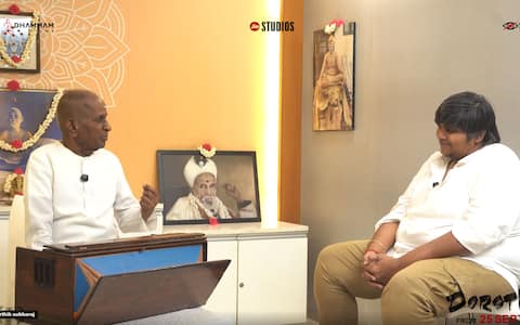 இளையராஜாவை பேட்டி எடுத்த கார்த்திக் சுப்பராஜ் : வைரலாகும் மலரும் நினைவுகள்