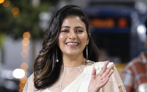 மனதார வாழ்த்தும் 4 பேர் இருந்தால் போதும்: தனது திருமணம் பற்றி அஞ்சலி கருத்து