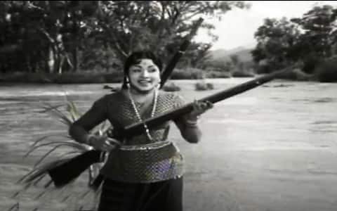 பிளாஷ்பேக்: ஆக்ஷன் ஹீரோயினாக நடித்த மனோரமா