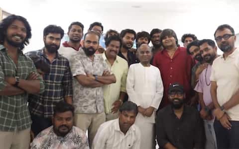 இளையராஜாவுடன் வெற்றியைக் கொண்டாடிய டோரதி குழுவினர்