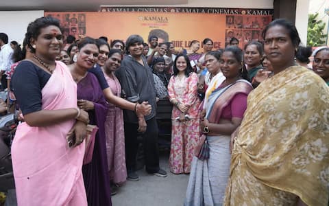 25 திருநங்கைகளுக்கு டோரதி படக்குழு நிதி உதவி