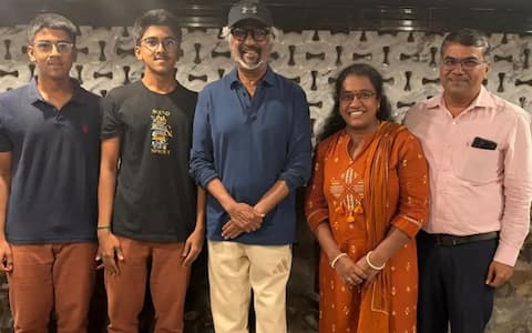 ஐமேக்ஸ் தியேட்டரில் ரசிகர்களுடன் ஜெயிலர் 2 பார்த்த ரஜினிகாந்த்