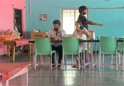 சாதாரண ஹோட்டலில் சாப்பிட்ட அல்லு அர்ஜுன்