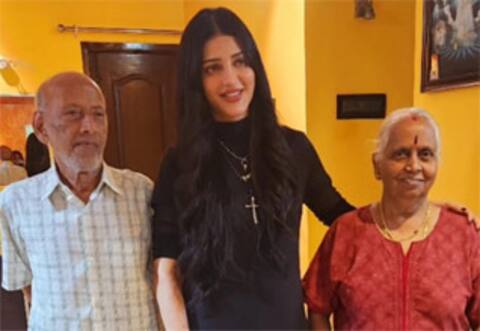 பாணா காத்தாடி இயக்குனரின் பெற்றோரை நெகிழ வைத்த ஸ்ருதிஹாசன்