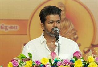 நீட் தேர்வுக்கு எதிராக வாய் திறந்தார் விஜய் : அங்குலம் அங்குலமாக அரசியலை ஆரம்பித்தார்