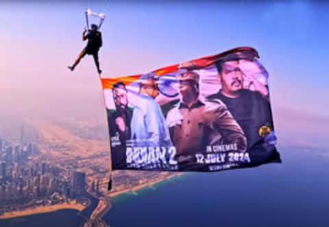 வானத்தில் பறந்த இந்தியன் கொடி