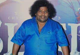 ‛மைக் ஆப் பண்ணிட்டு வெளியே வா: செய்தியாளரிடம் கறாராக பேசிய யோகிபாபு